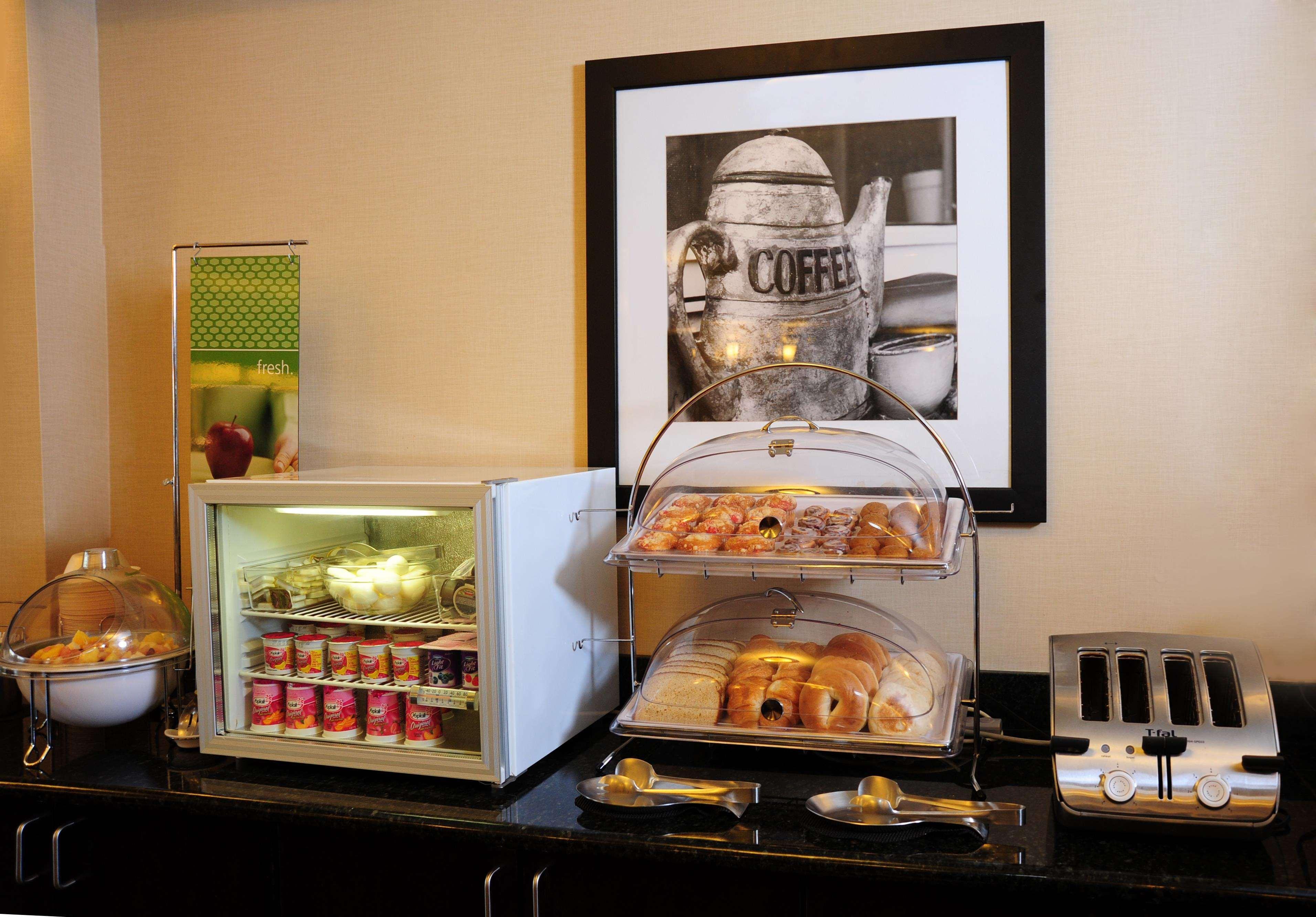 Hampton Inn & Suites Nashville-Airport Restoran gambar